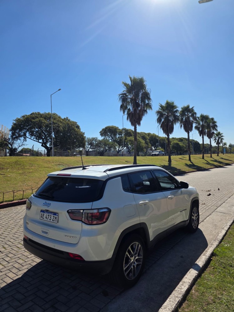 Jeep Compass Sport automatica — foto 4
